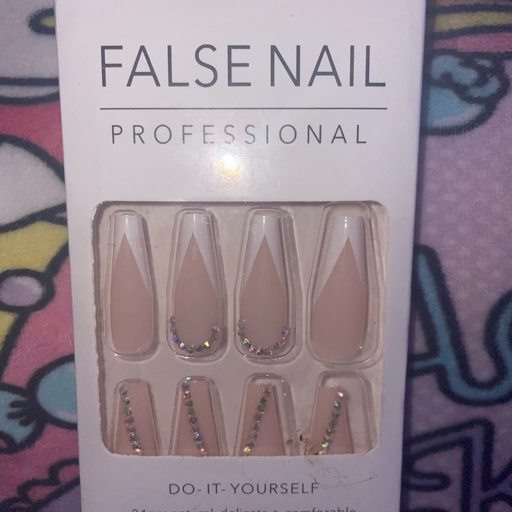 White French-tip Press-on Nails 24pcs